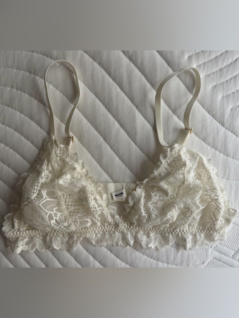 Aritzia & Aerie Lace Bralette Duo in Ivory & Burgundy - Picture 4 of 4